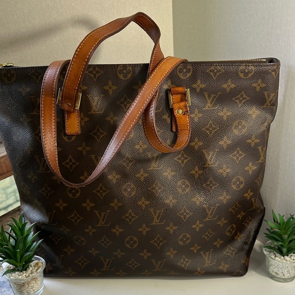Louis Vuitton Cabo Mezzo Monogram Shoulder Bag 
Date Code AR 1929 - Picture 1 of 14